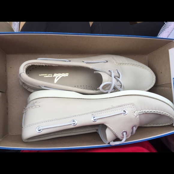 New cream leather sperrys - Picture 5 of 6
